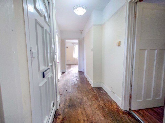 32 Whaddon Road, Cheltenham, Gloucestershire, GL52 5NA