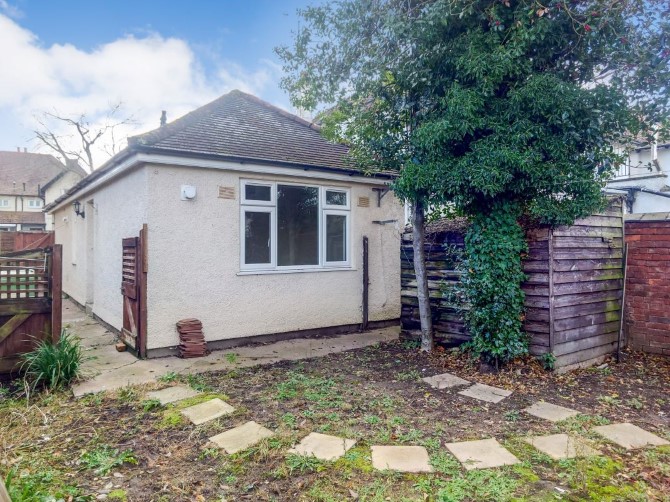 32 Whaddon Road, Cheltenham, Gloucestershire, GL52 5NA