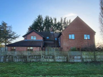 Property for Auction in North West - Wishing Well Cottage, Sleaford Road, Brant Broughton, Lincoln, Lincolnshire LN5 0QY