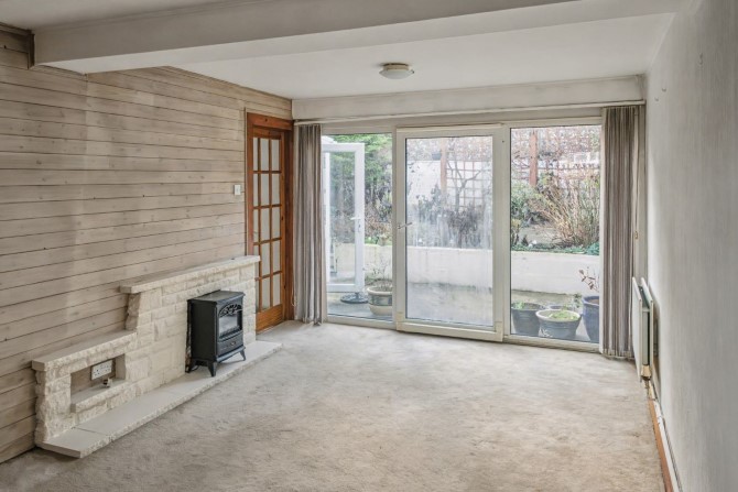 184 Pilgrims Way, Andover, Hampshire, SP10 5HT