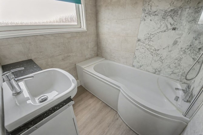 184 Pilgrims Way, Andover, Hampshire, SP10 5HT