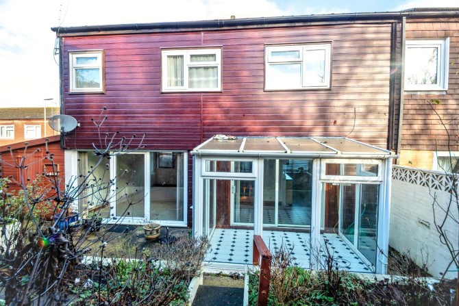 184 Pilgrims Way, Andover, Hampshire, SP10 5HT