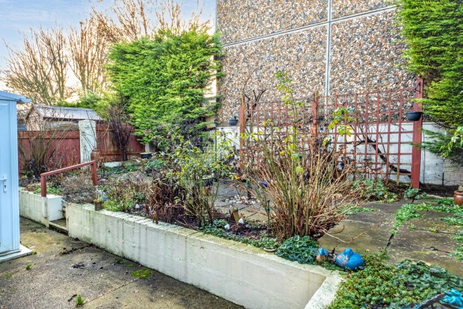 184 Pilgrims Way, Andover, Hampshire, SP10 5HT