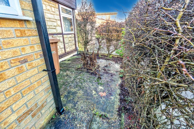 184 Pilgrims Way, Andover, Hampshire, SP10 5HT