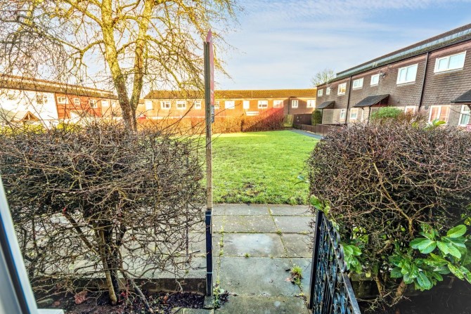 184 Pilgrims Way, Andover, Hampshire, SP10 5HT