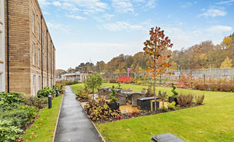 37 Devonshire Place, Station Road, Buxton, Derbyshire, SK17 6GP