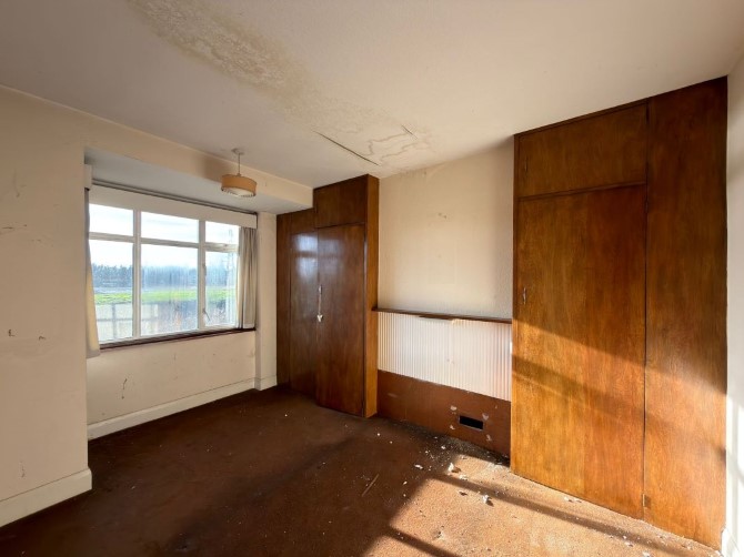 75 Knighton Way Lane, Uxbridge, Middlesex, UB9 4EH