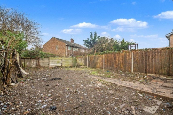 18 Simpson Road, Snodland, Kent, ME6 5QF