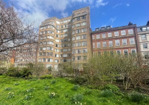 Property for Auction in London - Flat 5 Florin Court, 6-9 Charterhouse Square, Barbican, London, EC1M 6ET