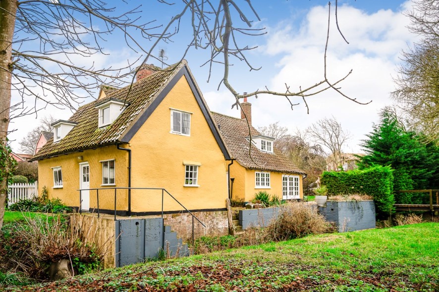 Brookside, Lower Green, Denston, Newmarket, Suffolk CB8 8PN