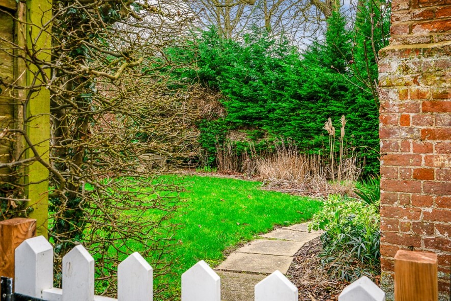 Brookside, Lower Green, Denston, Newmarket, Suffolk CB8 8PN