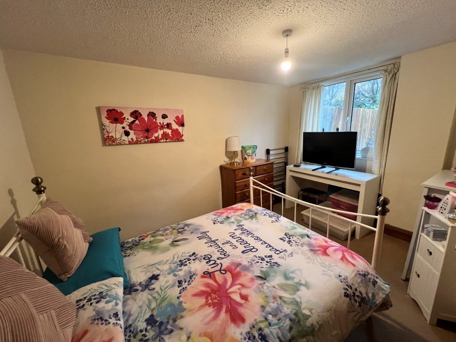 1 Burwood, Bow, Crediton EX17 6EN