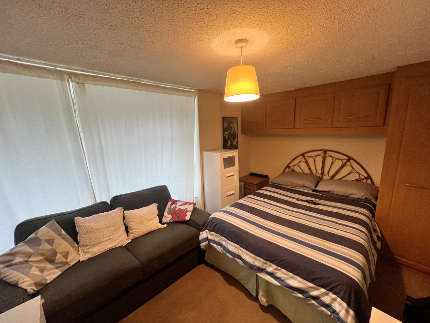 1 Burwood, Bow, Crediton EX17 6EN