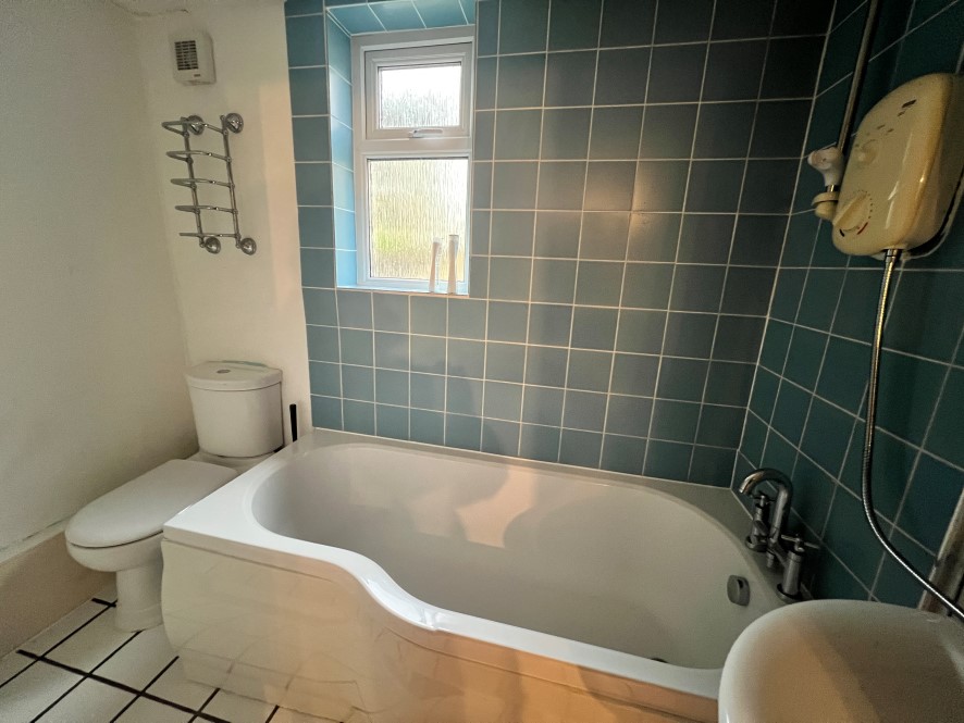 1 Burwood, Bow, Crediton EX17 6EN