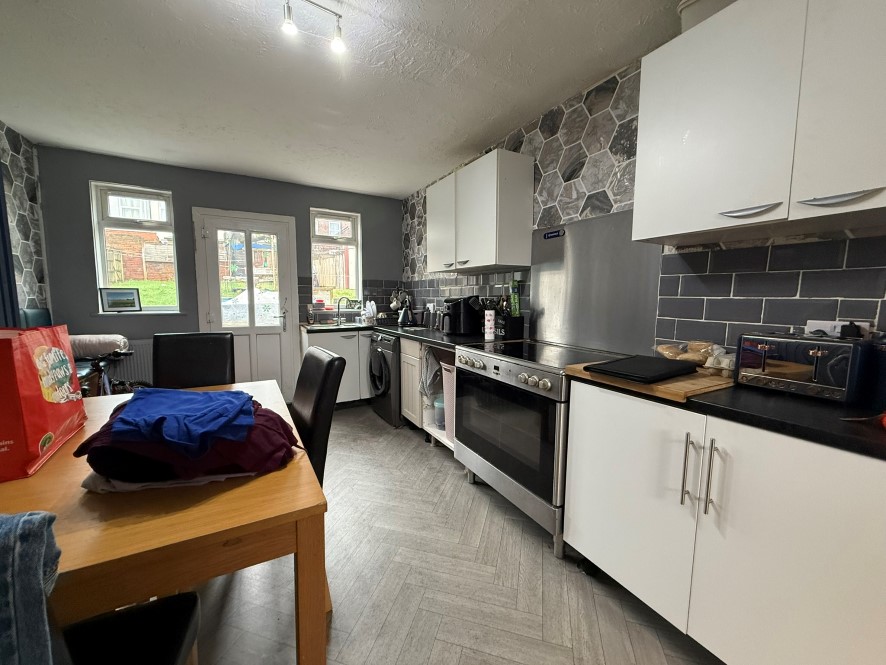 14 Cornwall Drive, Brimington, Chesterfield, Derbyshire, S43 1EE