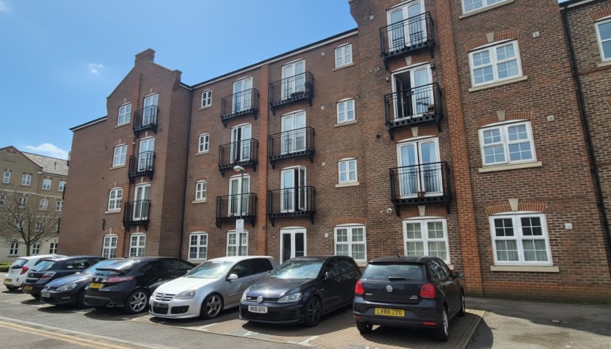Flat 30, Summers House, Coxhill Way, Aylesbury, Buckinghamshire HP21 8FN