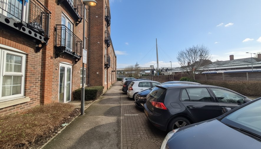 Flat 30, Summers House, Coxhill Way, Aylesbury, Buckinghamshire HP21 8FN