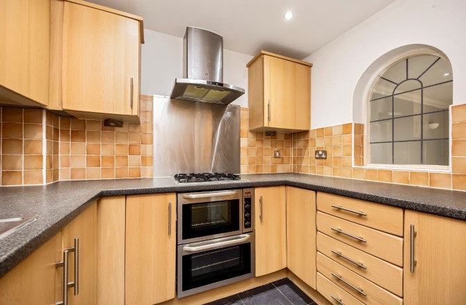 53 Dominica Court, Eastbourne, BN23 5TR