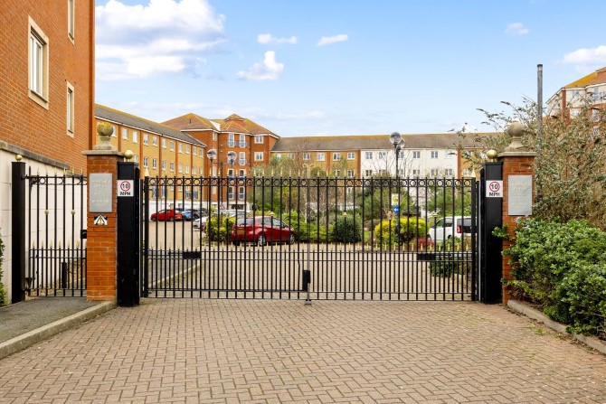 53 Dominica Court, Eastbourne, BN23 5TR