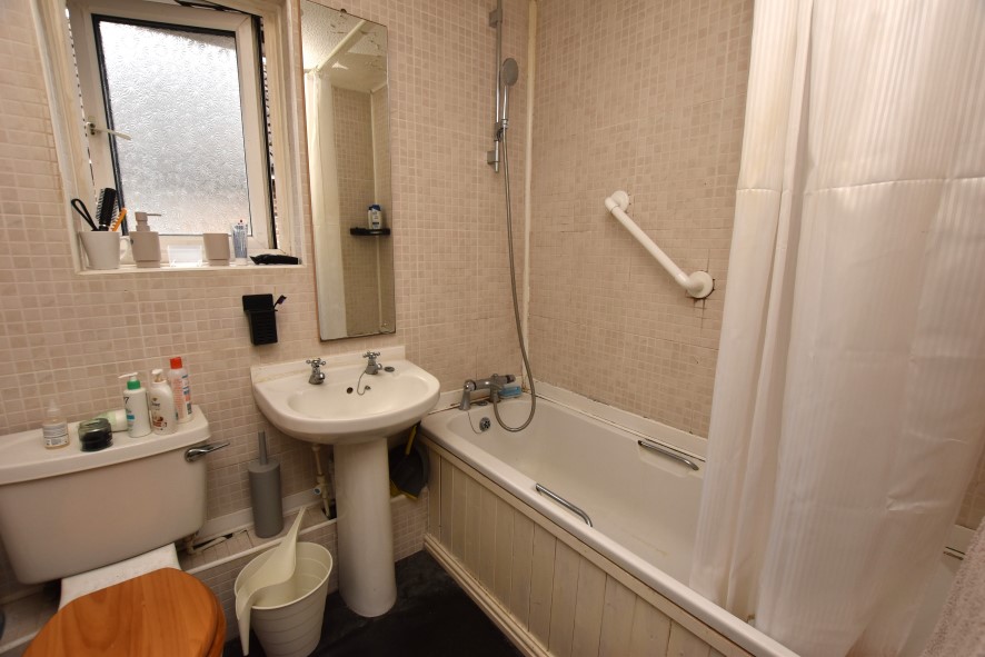 10 Manor House Croft, Leeds, West Yorkshire LS16 8LY