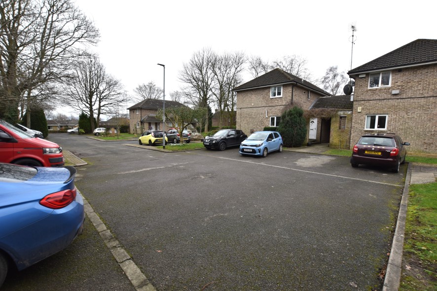 10 Manor House Croft, Leeds, West Yorkshire LS16 8LY