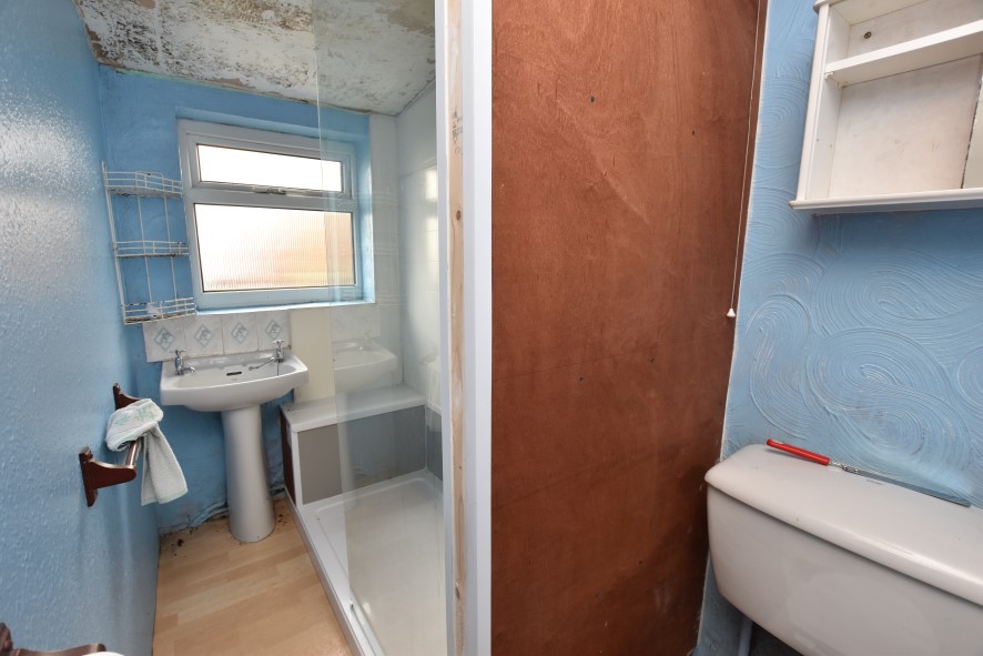 251 Moor Lane, Birkenshaw, Bradford, West Yorkshire BD11 2HJ