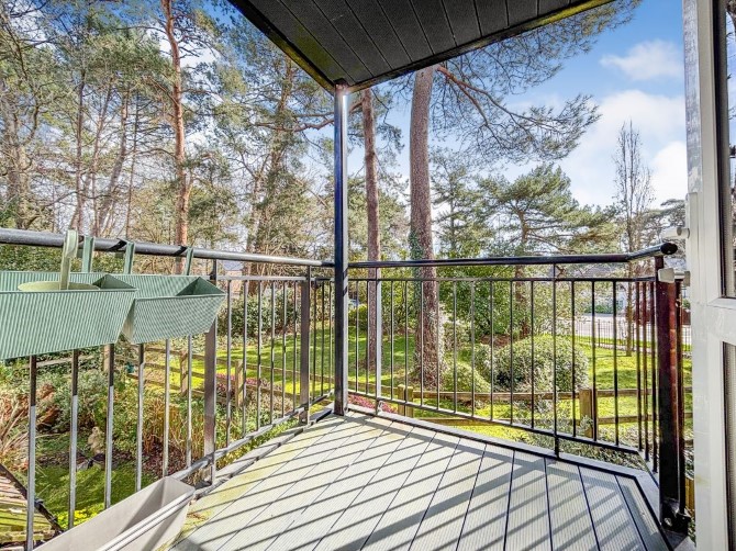 23 Cherrett Court, 557 Ringwood Road, Ferndown, BH22 9FE