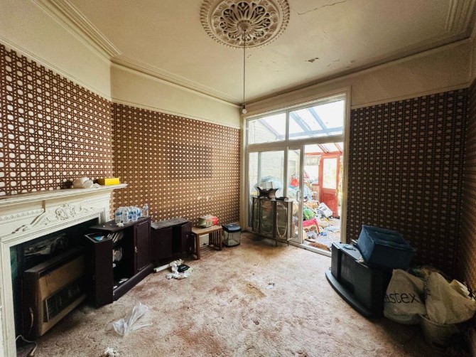 98 Victoria Road North, Southsea, Hampshire, PO5 1QE