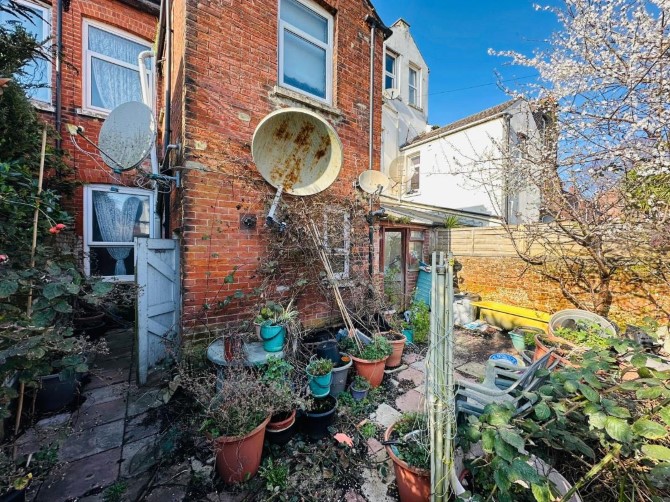 98 Victoria Road North, Southsea, Hampshire, PO5 1QE