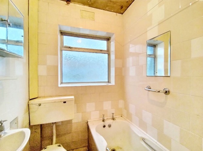 63 Goring Way, Greenford, Middlesex, UB6 9NW