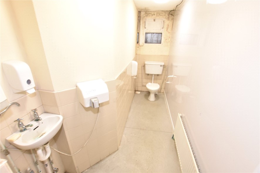 222 Great North Road, Woodlands, Doncaster, South Yorkshire DN6 7HR