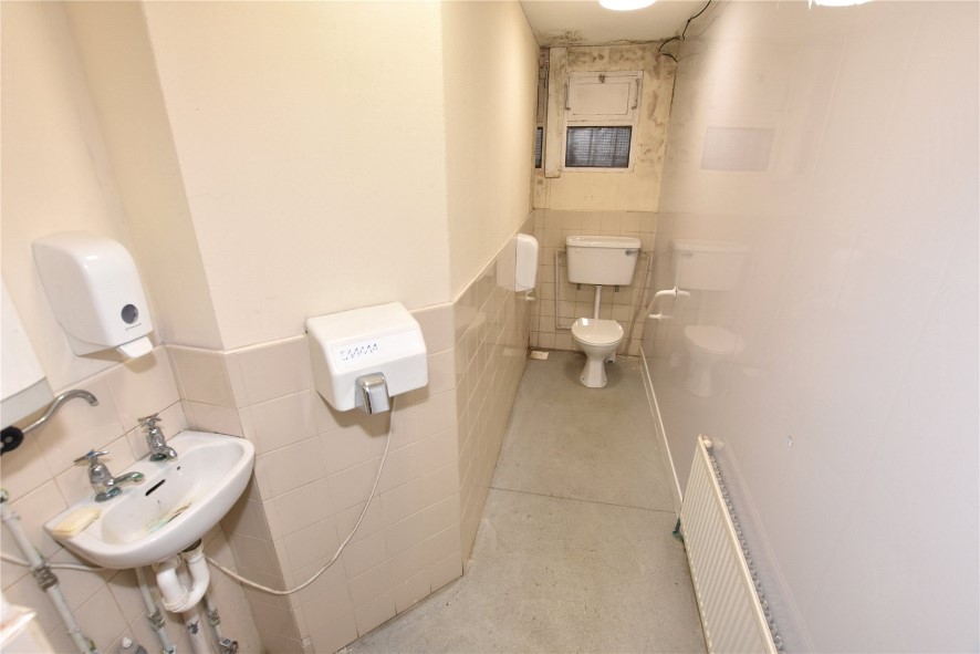 222 Great North Road, Woodlands, Doncaster, South Yorkshire DN6 7HR