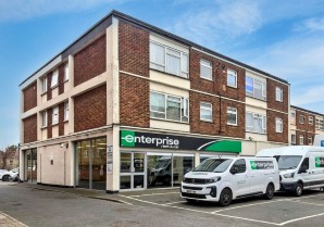 Property for Auction in London - Flat 6 Highwood Court, 975 High Road, Finchley, London, N12 8QS