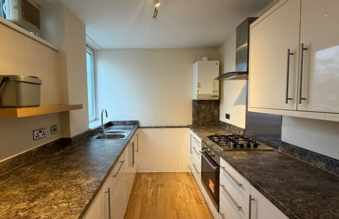 Flat 7 Hayesend House, Blackshaw Road, Tooting, London, SW17 0DH