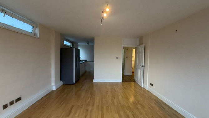 Flat 7 Hayesend House, Blackshaw Road, Tooting, London, SW17 0DH