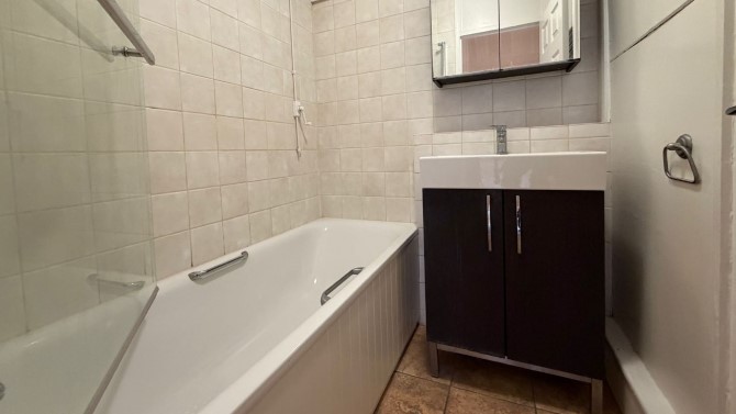 Flat 7 Hayesend House, Blackshaw Road, Tooting, London, SW17 0DH