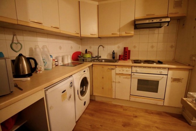 Flat 39 Gladstone House, Sadler Close, Mitcham, Surrey, CR4 3EJ