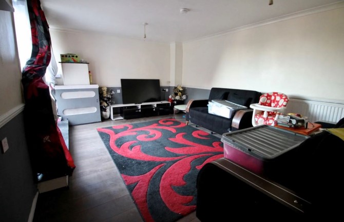 Flat 39 Gladstone House, Sadler Close, Mitcham, Surrey, CR4 3EJ