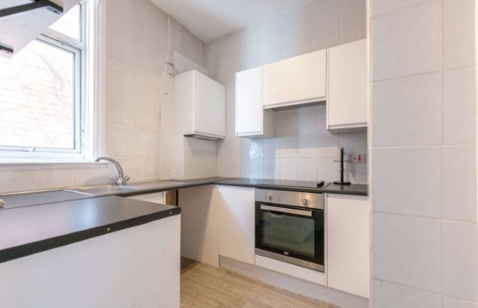 Flat 6 Emma Court, 142 Maidstone Road, Rochester, Kent, ME1 3EA