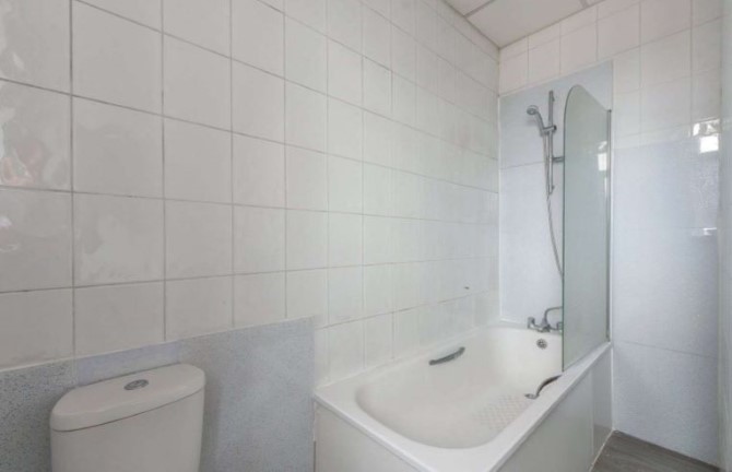 Flat 6 Emma Court, 142 Maidstone Road, Rochester, Kent, ME1 3EA