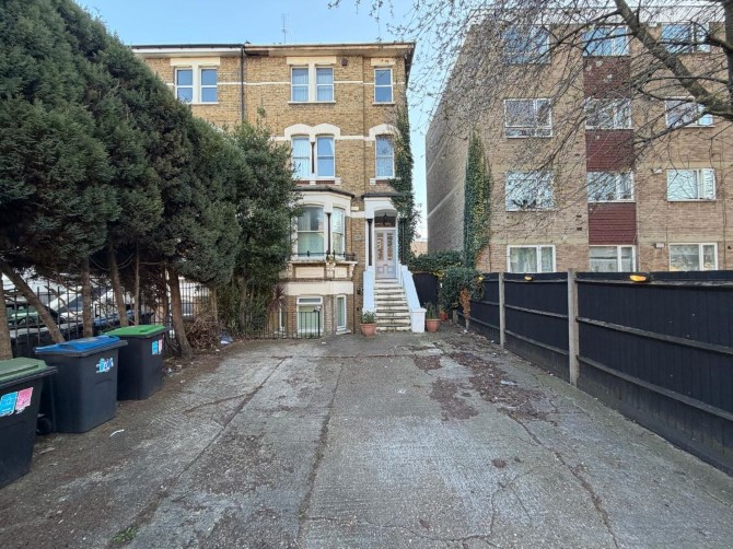 128C Lower Addiscombe Road, Croydon, Surrey, CR0 6AE