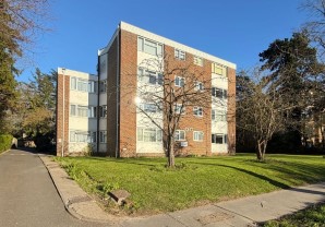 Property for Auction in London - 17 Oakfield Court, 252 Pampisford Road, South Croydon, Surrey, CR2 6DD