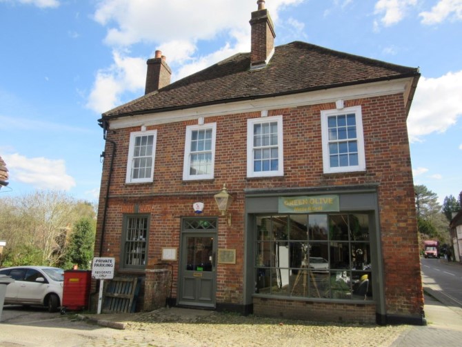 Flat 3, 10-12 Petworth Road, Haslemere, Surrey, GU27 2HR