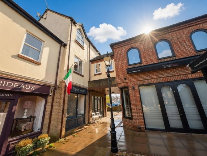 56 Church Street, Twickenham, Middlesex, TW1 3NR