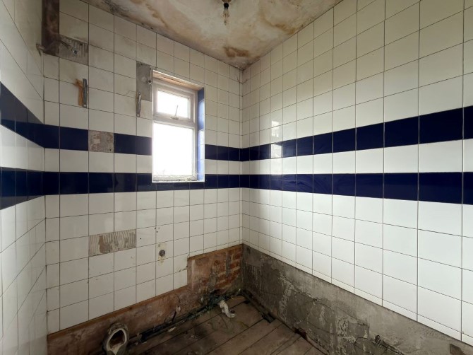 86 The Drive, Feltham, Middlesex, TW14 0AL