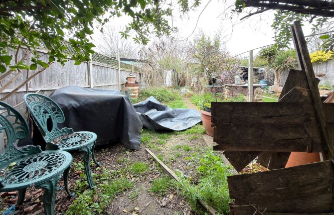 86 The Drive, Feltham, Middlesex, TW14 0AL