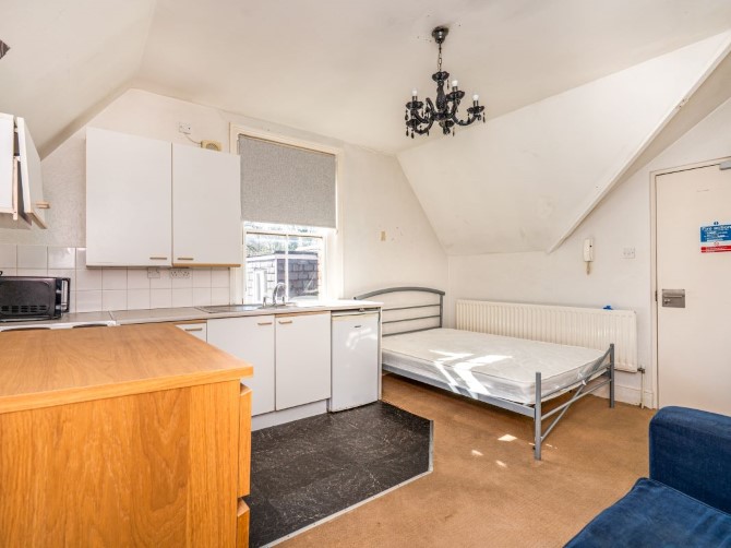 Flat 10 Foley Hall, 58-60 London Road, Reading, Berkshire, RG1 5AS