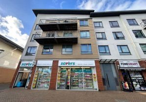 Property for Auction in London - Flat 7, 92A Town Centre, Hatfield, Hertfordshire, AL10 0JW