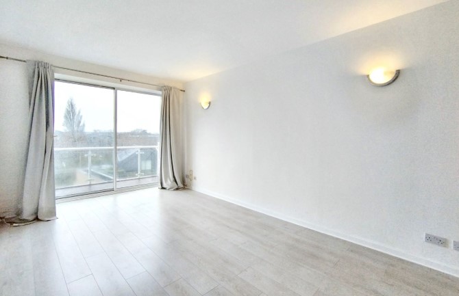Flat 54 Regatta Point, 38 Kew Bridge Road, Brentford, Middlesex, TW8 0EB