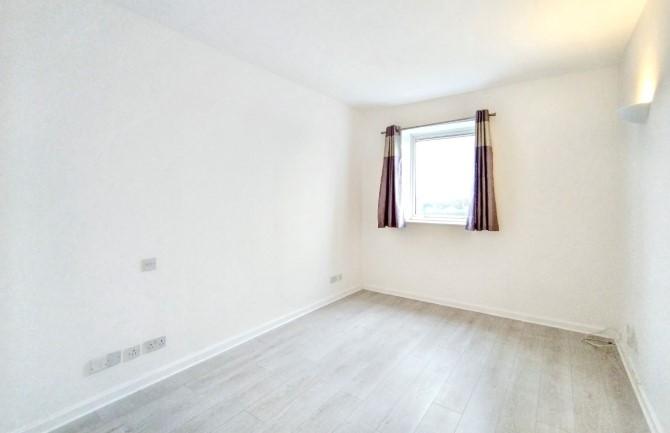 Flat 54 Regatta Point, 38 Kew Bridge Road, Brentford, Middlesex, TW8 0EB
